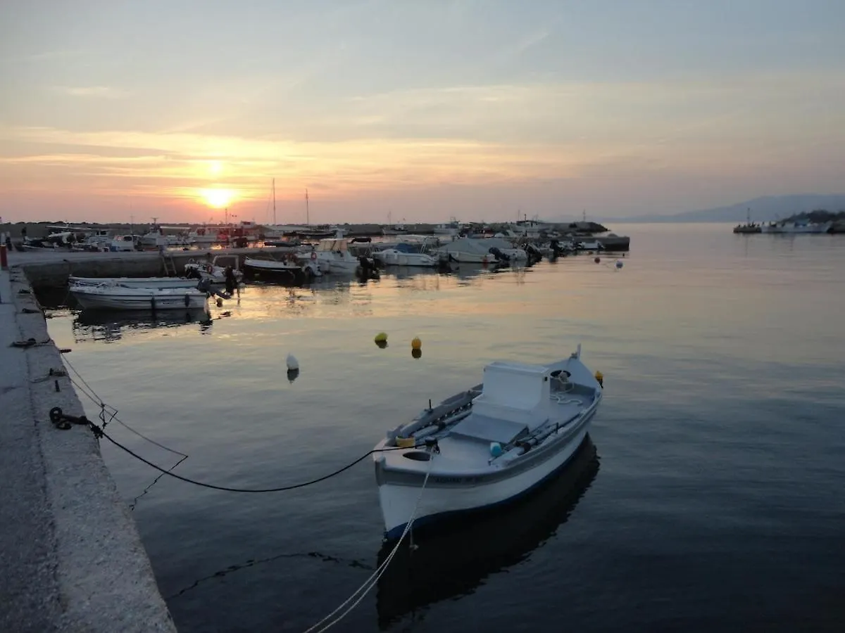 Holiday home Greek House With Seaview,Parking And Yard With Bbq Villa Nea Skioni Greece